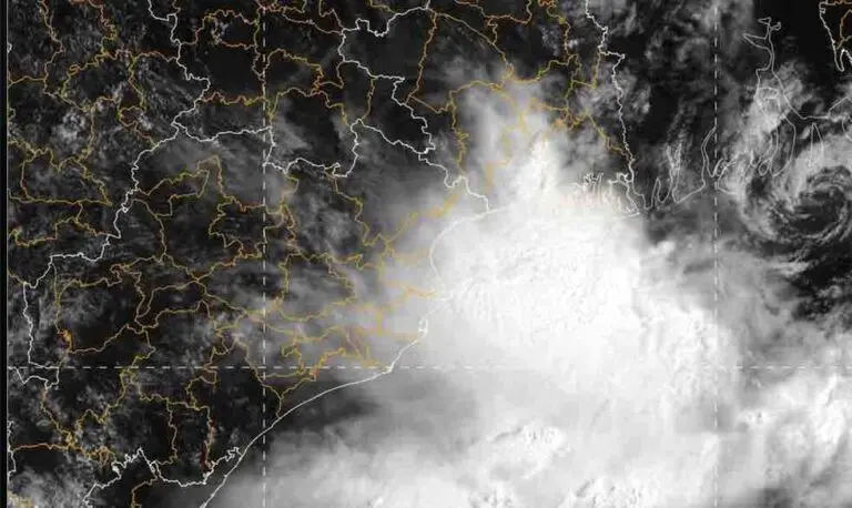IMD Issues 48-Hour Red Alert For Odisha With LoPAR Over Bay Set To Turn Into Depression