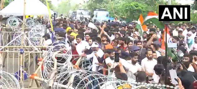Exam Row Escalates: Protesting Students Breach Security Barricades, Head For Jharkhand Assembly