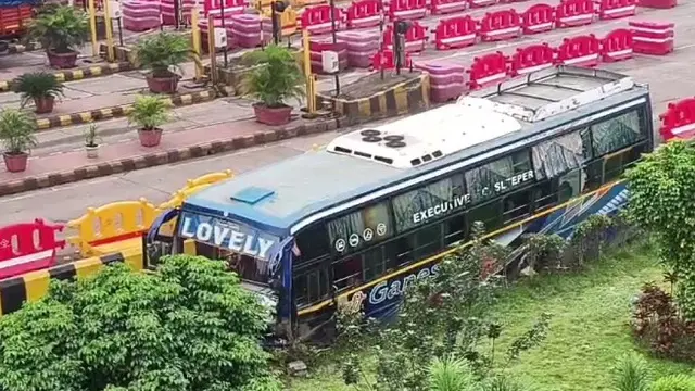 Bus loses control in Kataka