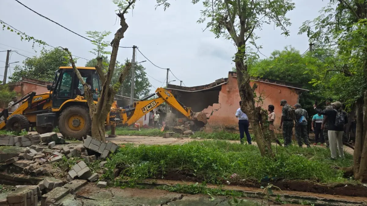 BDA, BMC Clear Govt Land At Bhubaneswar’s Kanyashram; Demolish 330 Transit Houses