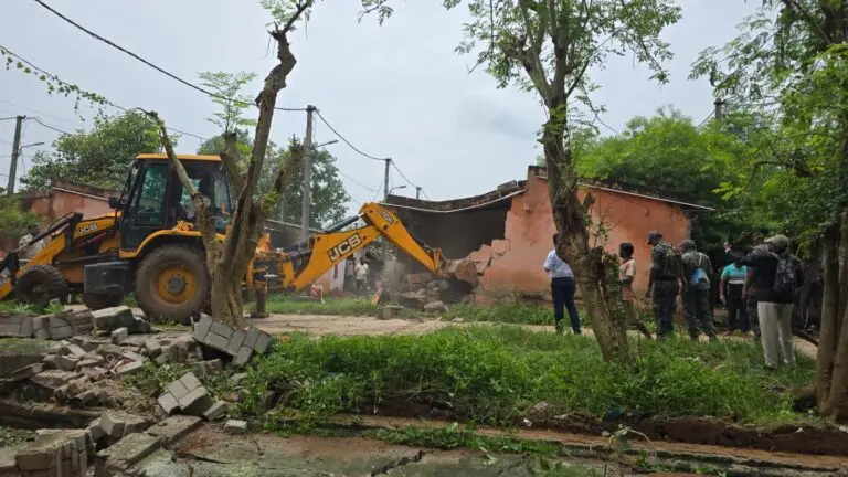 BDA, BMC Clear Govt Land At Bhubaneswar’s Kanyashram; Demolish 330 Transit Houses