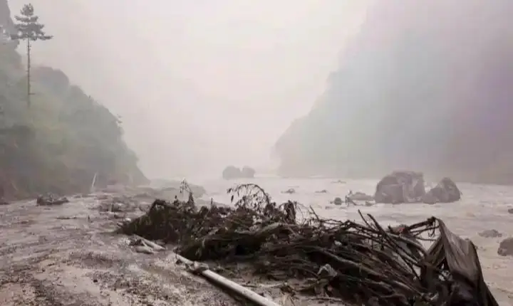 China Suspends Rescue Ops In Tibet Fearing Further Flooding
