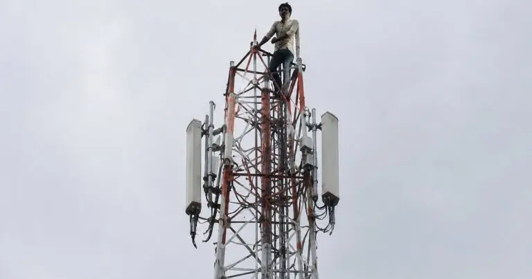 Ranchi man climbs tower