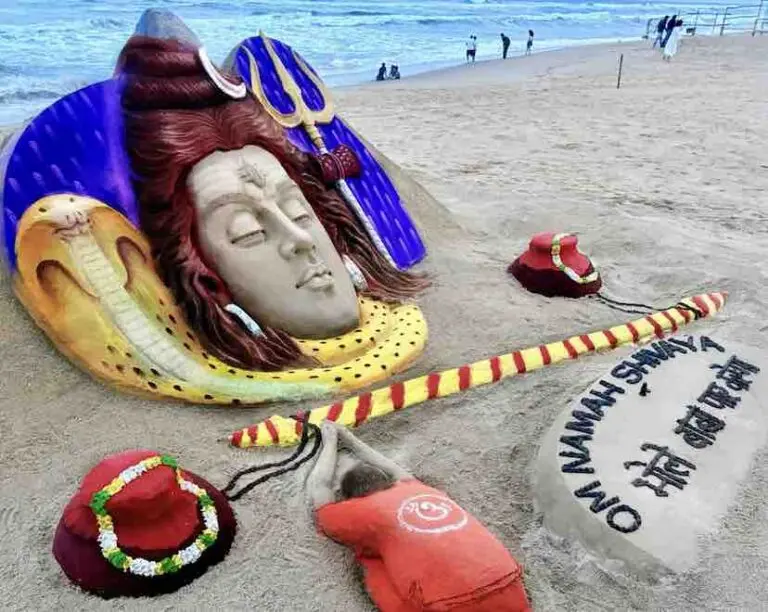 Sudarsan Pattnaik Celebrates Kanwariya Devotion In Puri Sands With 7Ft Lord Shiva Sculpture