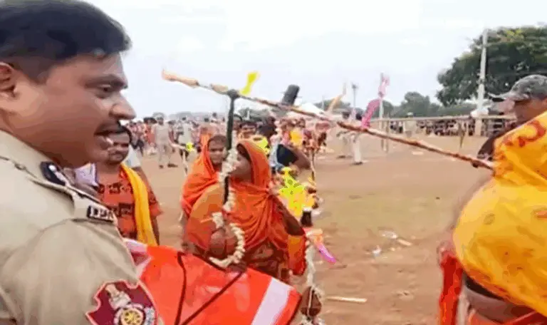 Odisha Police Distribute Reflective Jackets To Kanwariyas For Safety