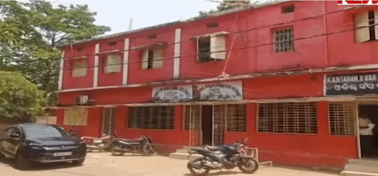 Judge’s Gesture Towards Elderly Litigant At Odisha Court Wins Praise