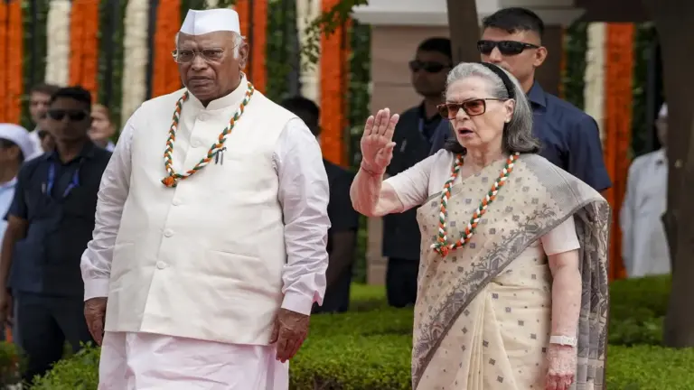 Sonia Gandhi, Mallikarjun Kharge