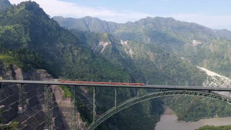 Vande bharat crosses Chenab bridge