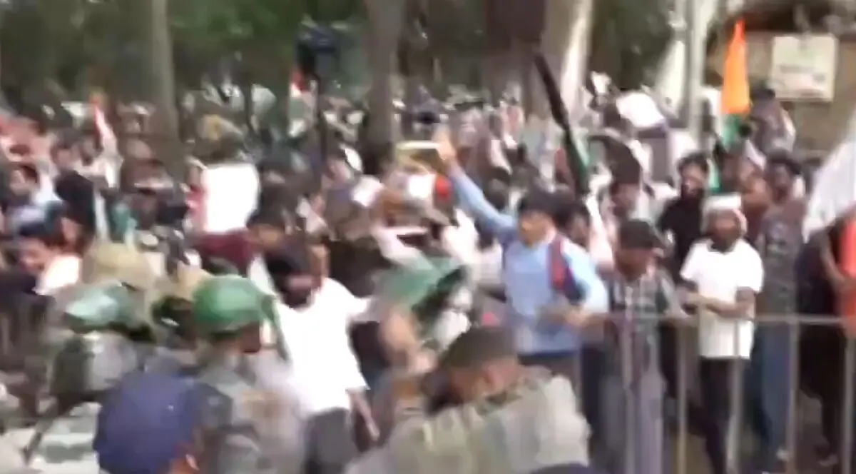 Police Use Water Canons, Lathicharge Protesting Students In Jharkhand