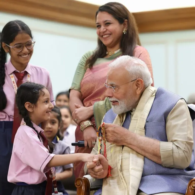 Here’s How Politicians Across India Celebrated Rakhi This Year