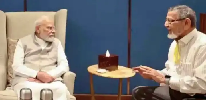 PM Modi’s Old Schoolmate Meets Him Regarding Land Dispute