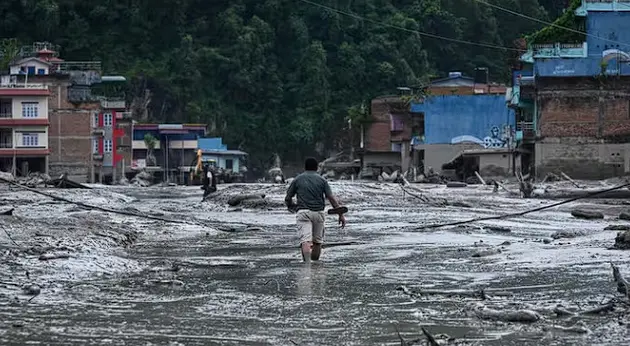 Nepal Floods: Rescuers Evacuate Over 11,000 People As Search Continues For 4,000 Missing