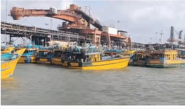 28 More Andhra Trawlers With 248 fishermen Take Shelter At Odisha’s Paradip Port Amid Rough Sea