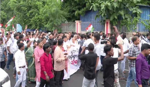 Odisha Congress Workers Clash With Police During Protest Against CEC Gyanesh Kumar Over SIR