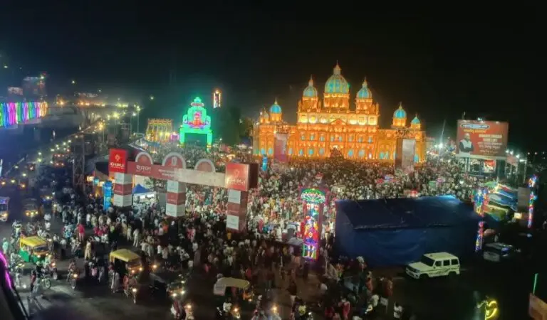 Bhubaneswar durga puja crowd