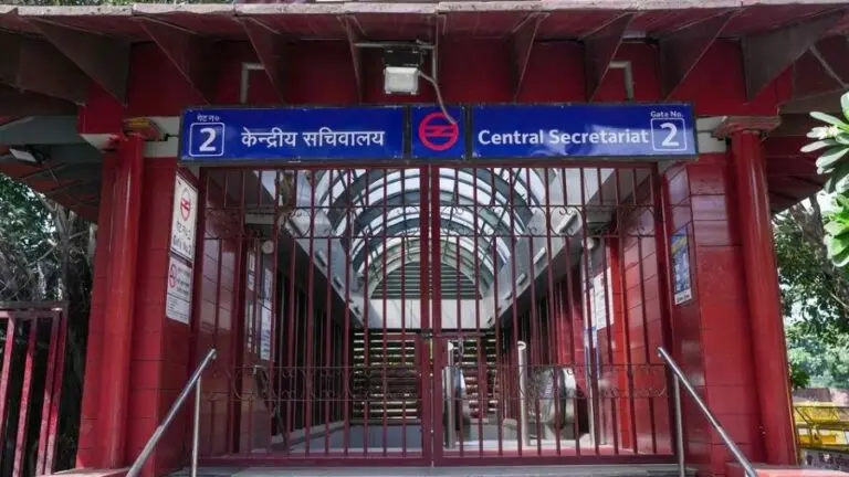Delhi metro stations shut