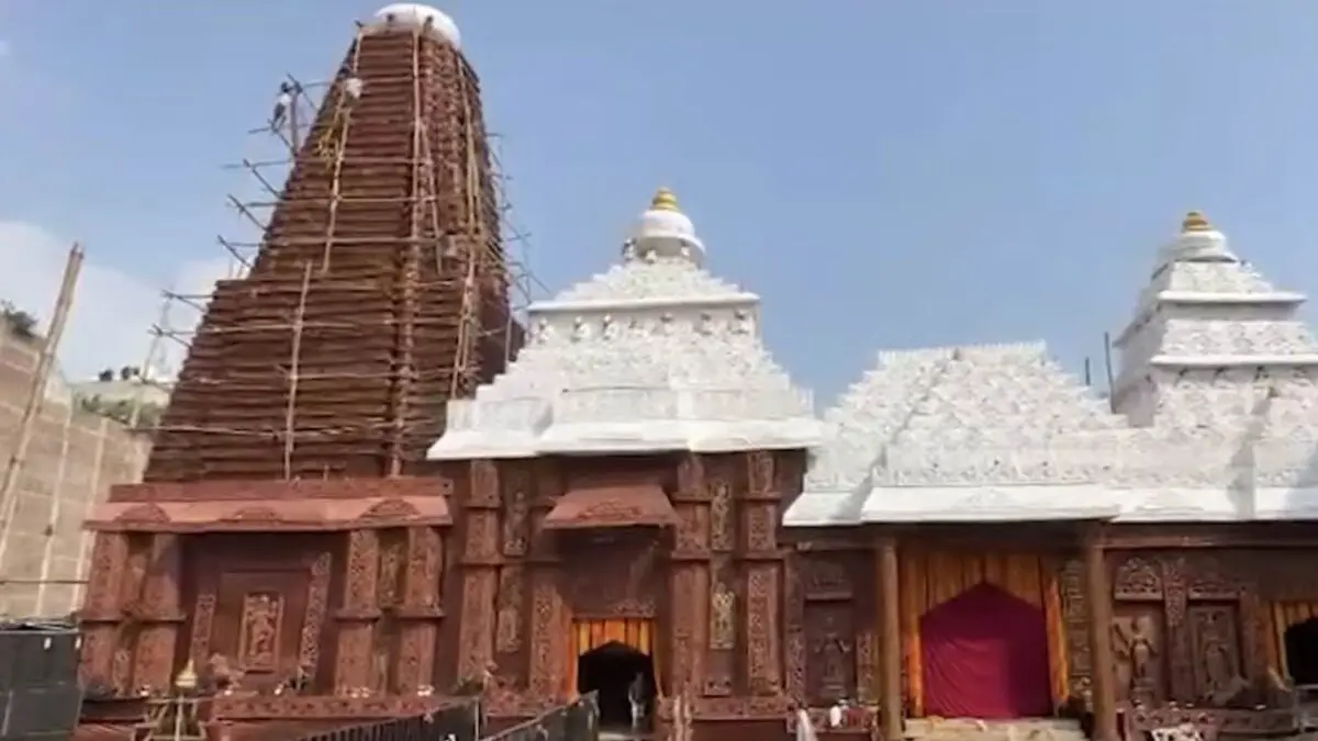 Muslim Craftsmen Build Puri Jagannath Temple Replica For Bihar Durga Puja
