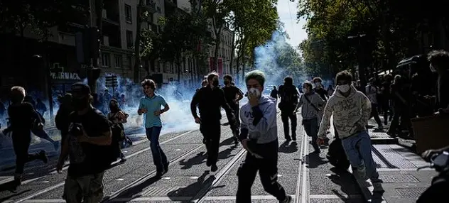 French Students Clash With Police, Set Fires Amid Nationwide School Protests