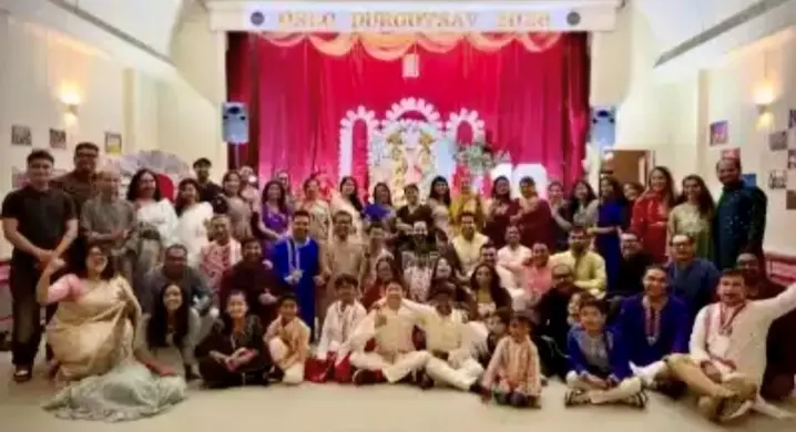 Iranian Women Participate In “Sindoor Khela” In Oslo; Ask If They Look Like Indian Heroines