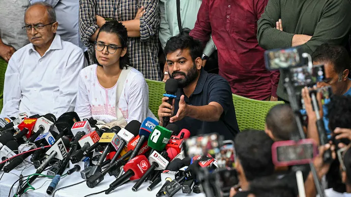 Neha Bora, Dipke, Prashant Bhushan