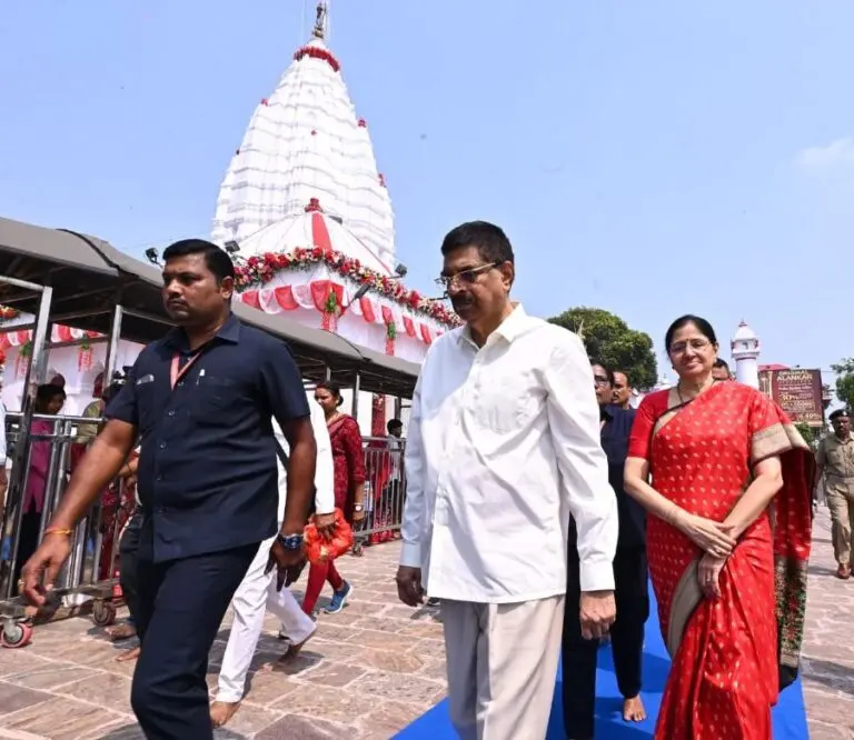 Odisha guv Hari Babu Kambhampati at Maa Samaleswari Temple