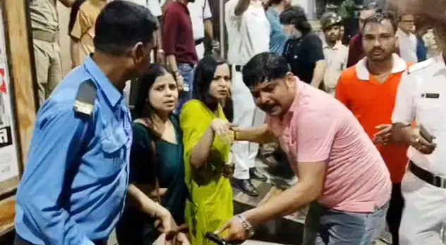 After Deadly Stampede, Major Durga Puja Pandals Across Kolkata Shut Temporarily