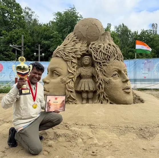 Odisha Sand Artist Sudarsan Pattnaik Thanks Amitabh Bachchan, Watch Why