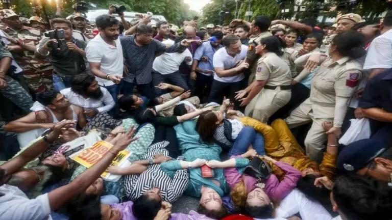 Women cops molested charge during Rahul Gandhi protest